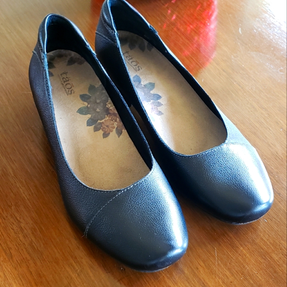 Taos Footwear Women's Black Flats